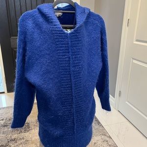Atelier Nicole Miller hooded long sweater royal blue size medium side pockets ❄️